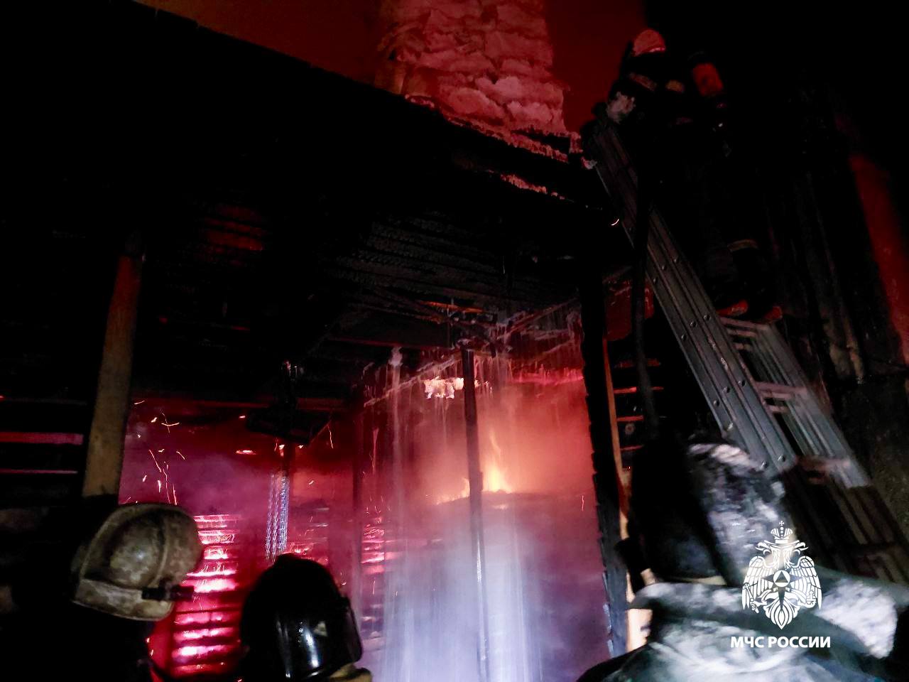 В Твери в цехе на улице Шишкова пожар площадью 100 квадратных метров  Фото: ГУ МЧС России по Тверской области
