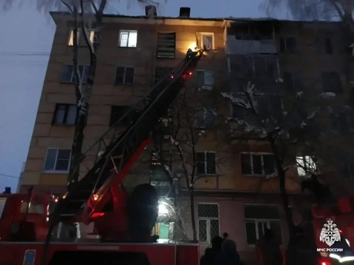 Жильцы дома предотвратили серьезный пожар в квартире соседей в Бологое  Фото: МЧС