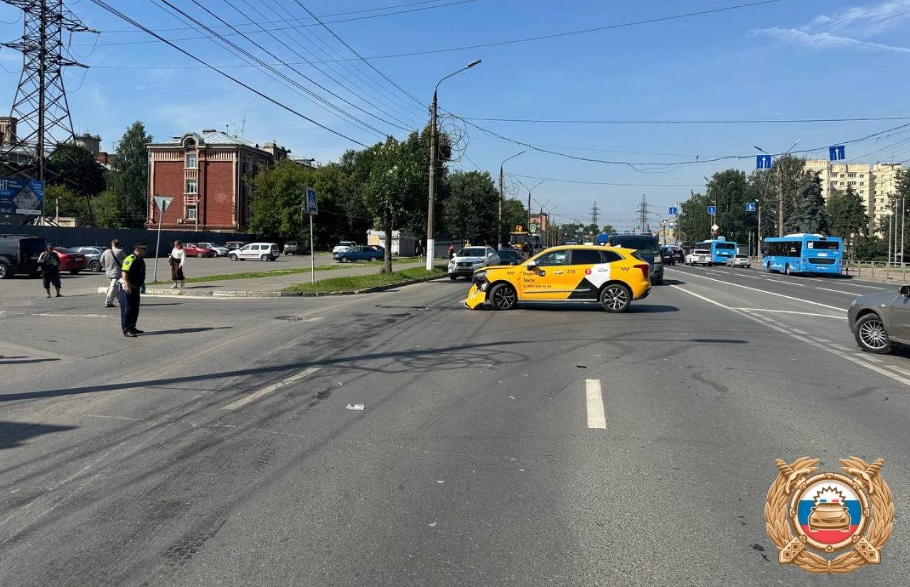 В Твери у ТЦ «Рубин» участниками ДТП стали мотоцикл и две легковушки - новости Афанасий