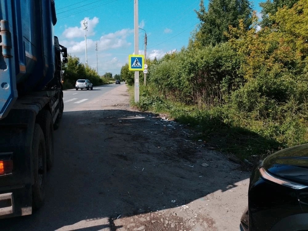 В Твери в посёлке им. Крупской демонтированы нарушавшие ПДД мусорные контейнеры Фото: ТСАХ