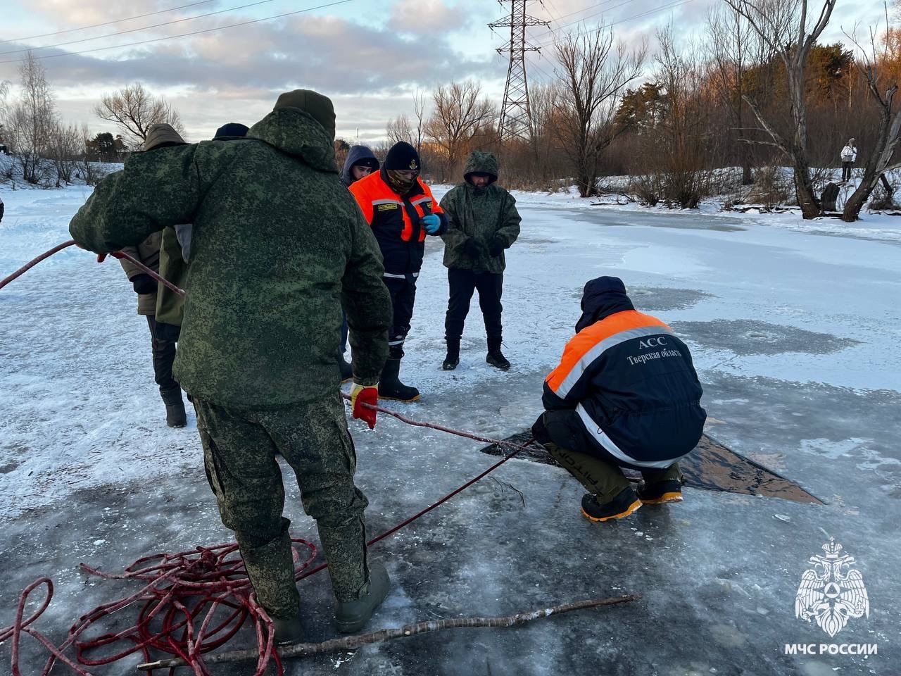 Распространяемую в соцсетях Твери информацию о сборе помощи для поисков мальчика не подтверждают в МЧС Видео: ГУ МЧС России по Тверской области