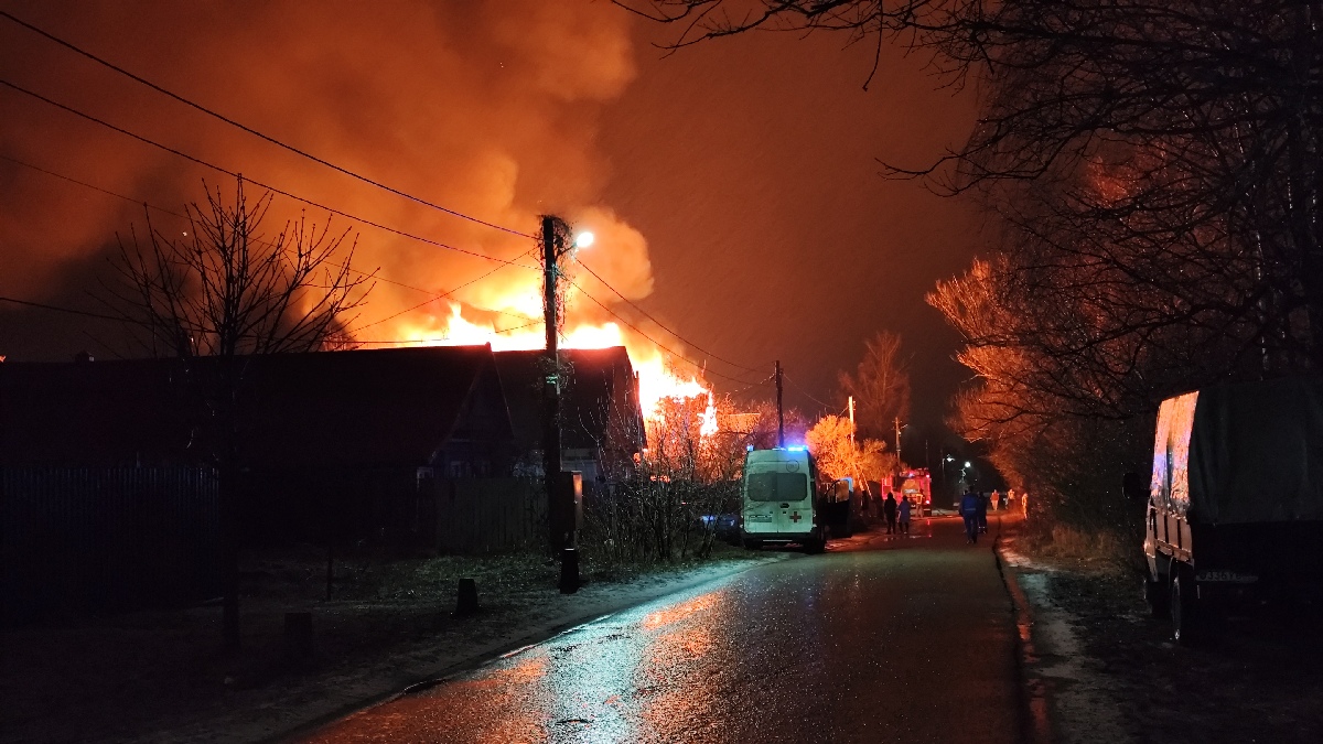 В Твери горит жилой дом в районе Черкасс Фото, видео: Игорь Стасюк