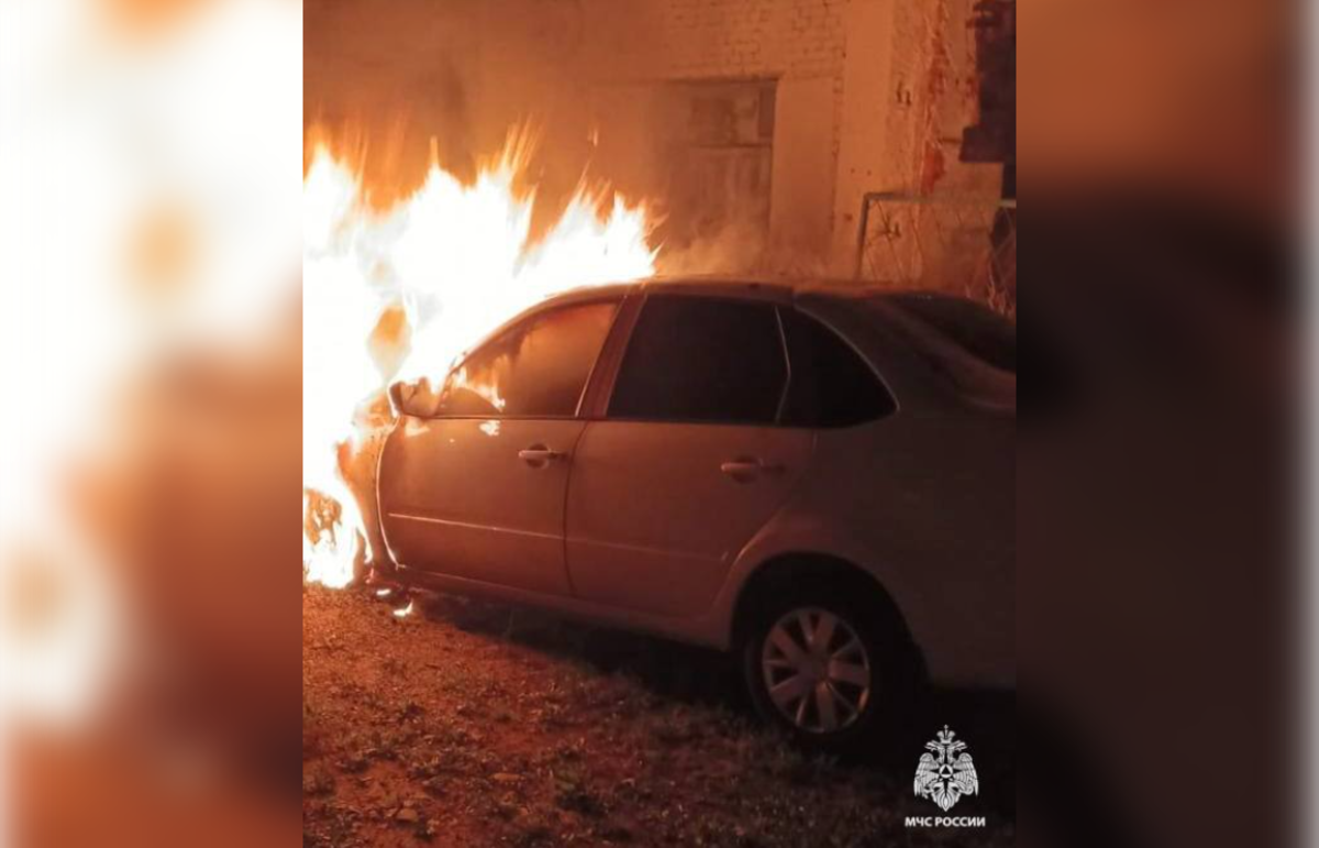 Ночью в Бологое вспыхнул моторный отсек автомобиля - новости Афанасий