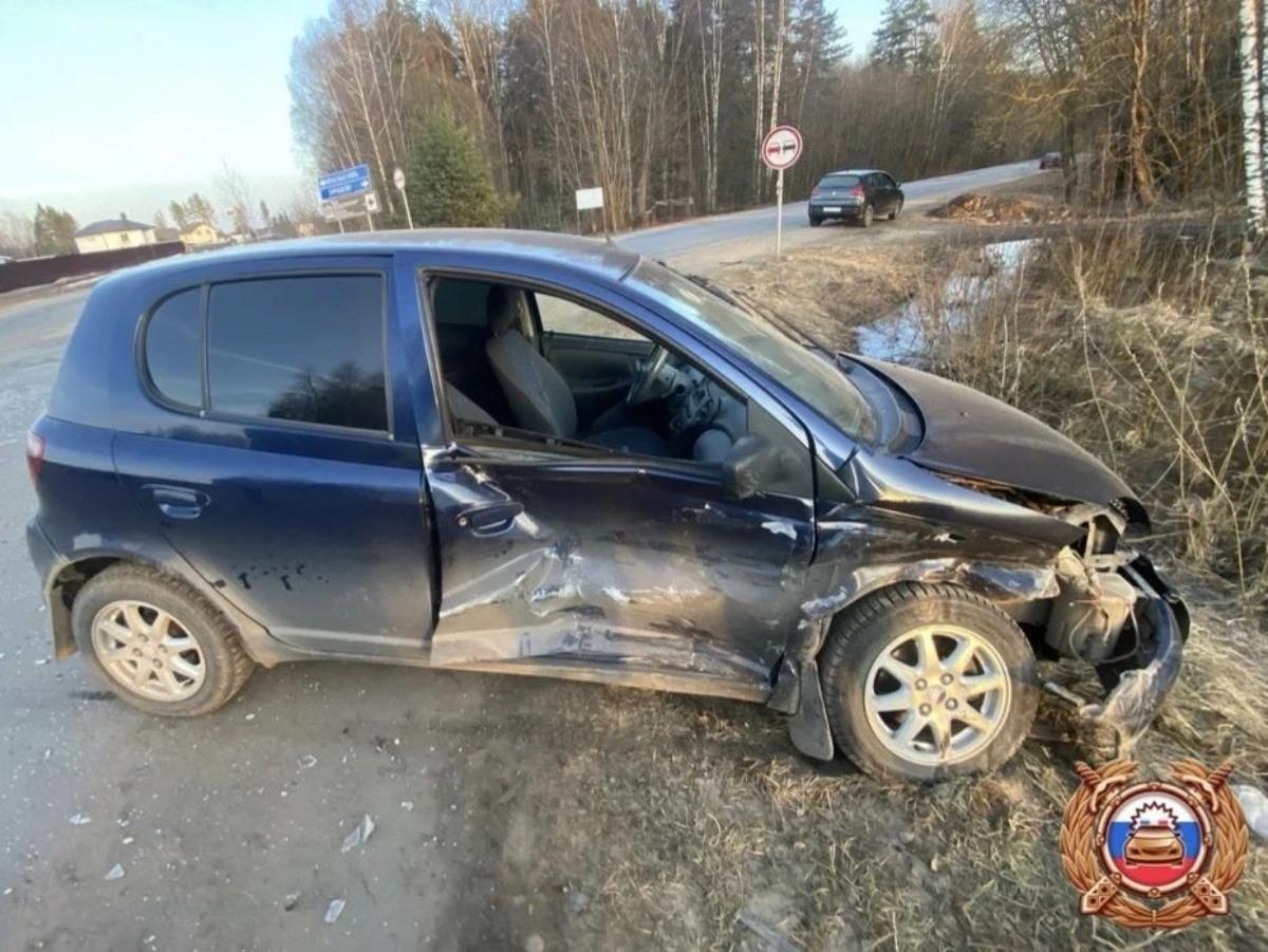 Два человека пострадали в ДТП на перекрестке под Тверью Фото: ГАИ