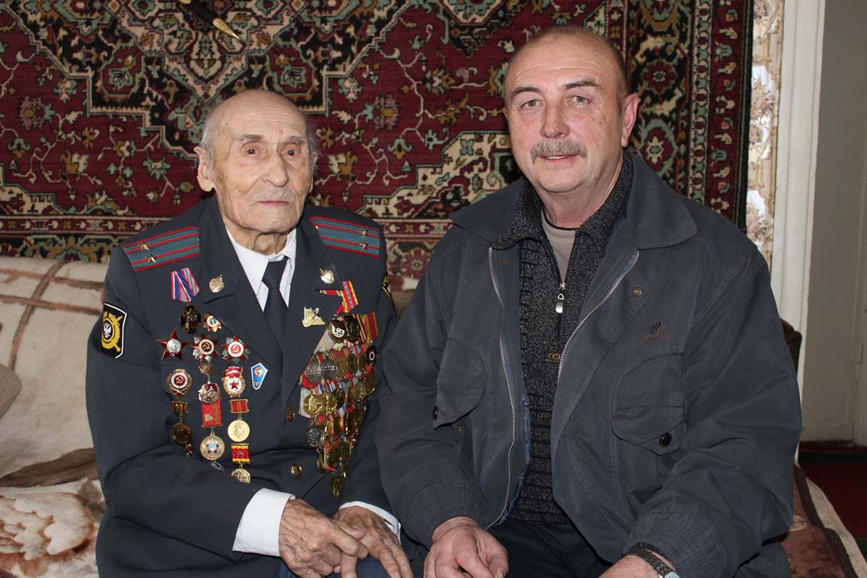 «Без выходных, на небольшую зарплату и с риском для жизни». Дню сотрудников органов внутренних дел на транспорте посвящается Фото: транспортная полиция