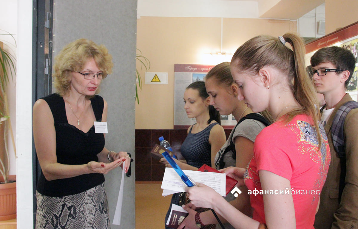 Тверские выпускники, набравшие менее 50 баллов на ЕГЭ, смогут учиться в вузах платно 