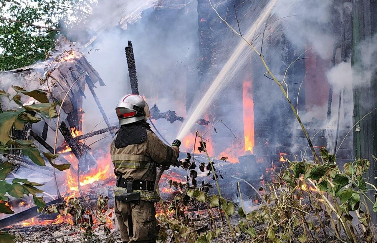 Из горящего дома в Твери спаслась женщина - новости Афанасий