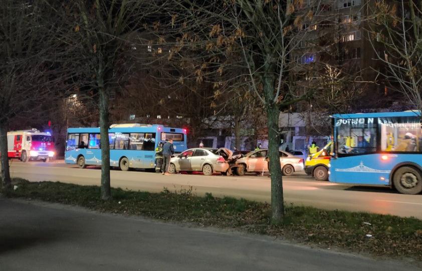 Появилось видео тройного ДТП на проспекте Чайковского в Твери - новости Афанасий