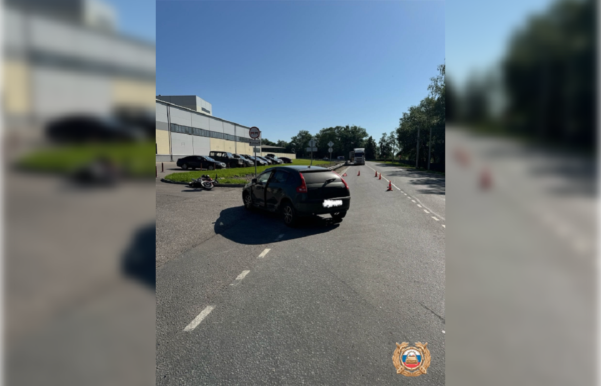 В Бежецке несовершеннолетний мотоциклист на «Минске» протаранил иномарку Фото: Бежецкая Госавтоинспекция