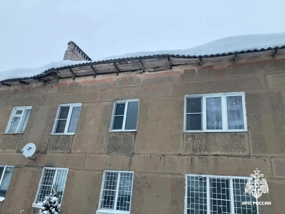 Крыша многоквартирного дома в Кимрах не выдержала тяжести снега Фото, видео: МЧС Тверской области, прокуратура