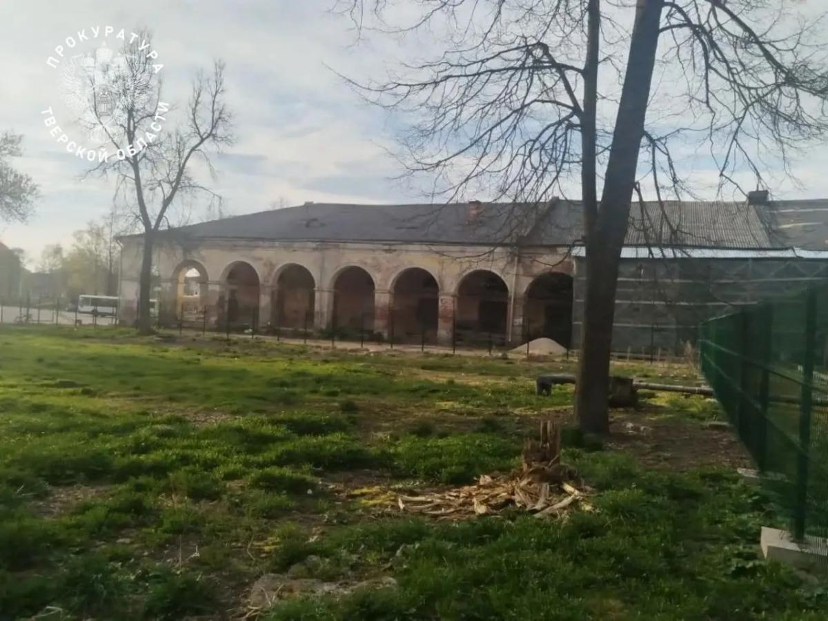 В Вышнем Волочке начались проверки в связи с разрушением торговых рядов Фото: прокуратура