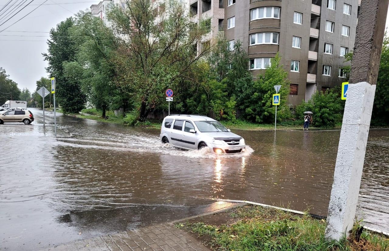 Посчитан ущерб автовладельцев в России по итогам тропической непогоды