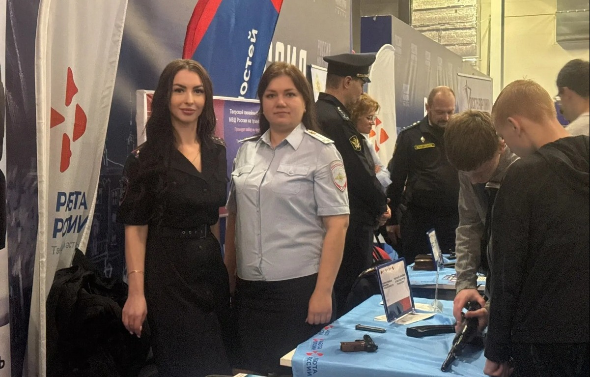 Тверская транспортная полиция приняла участие в ярмарке трудоустройства Фото: транспортная полиция