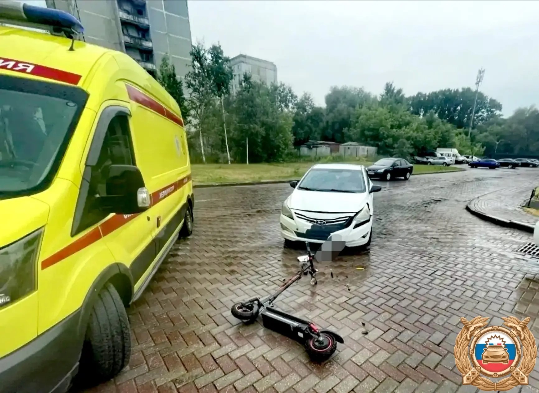 В Твери на улице Фрунзе 10-летний мальчик на самокате въехал в легковушку Фото: ГАИ