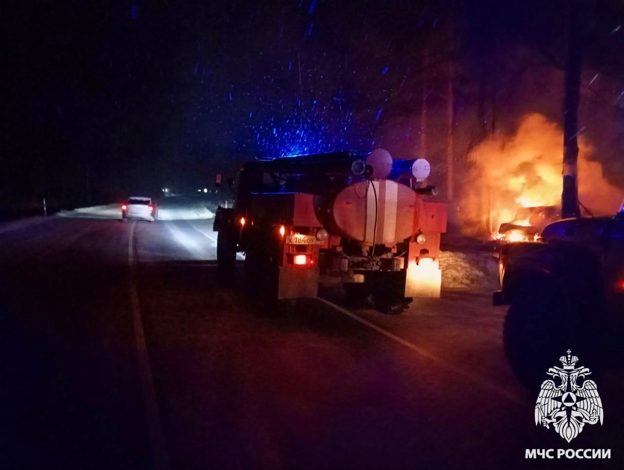 В Максатихинском районе автомобиль «Мазда» сгорел вместе с гаражом Фото: МЧС Тверской области