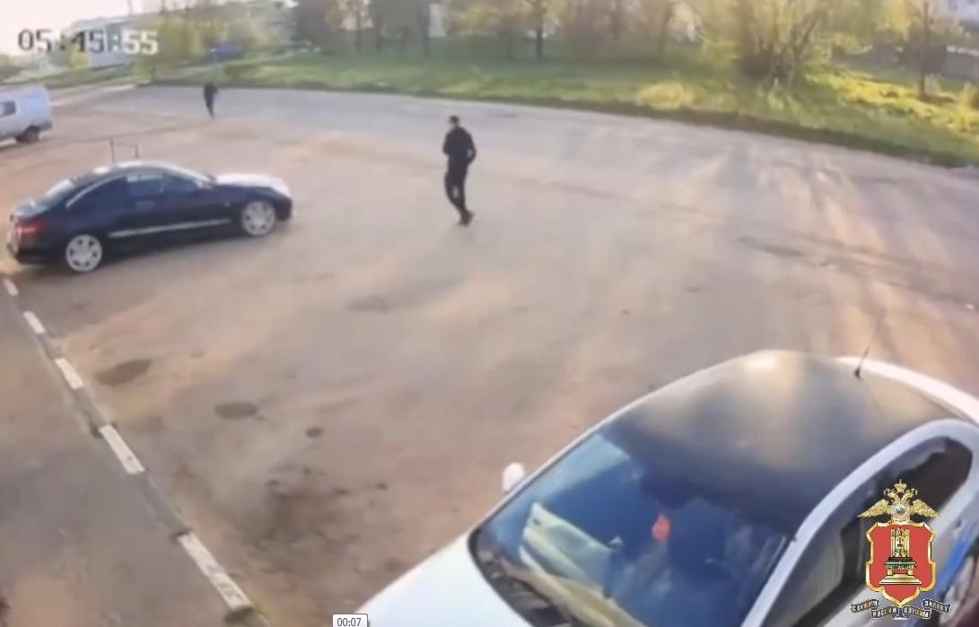 В Твери работник автомойки угнал машину клиента Видео: УМВД России по Тверской области
