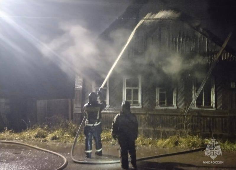 Жилой дом сгорел в Бологое 