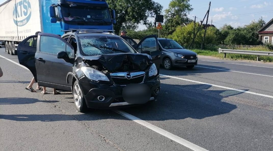 В Вышнем Волочке столкнулись три автомобиля Фото: МЧС по Тверской области