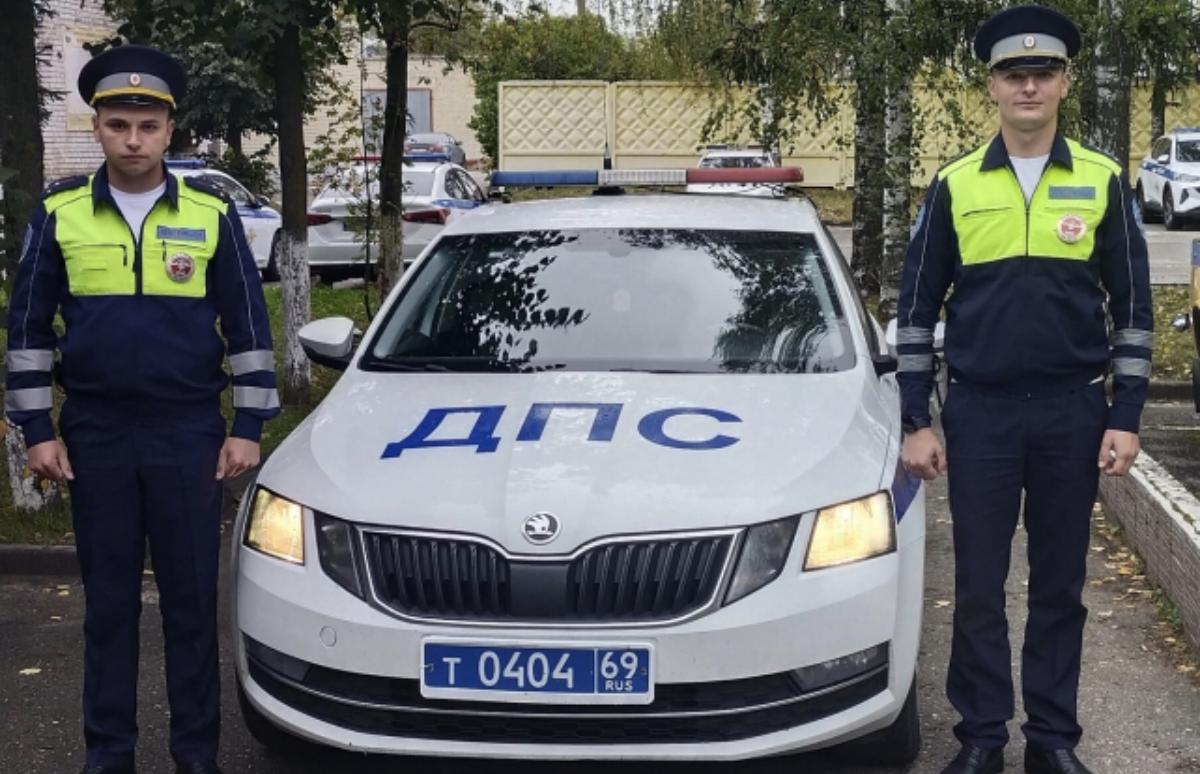 В Вышнем Волочке полицейские помогли женщине родить ребенка - новости Афанасий