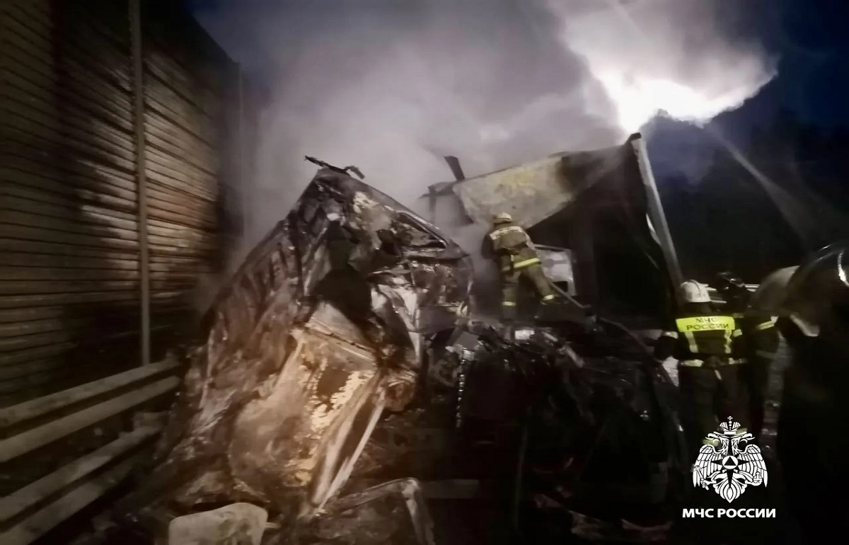 На трассе в Конаковском районе столкнулись два большегруза, один загорелся Фото, видео: МЧС Тверской области