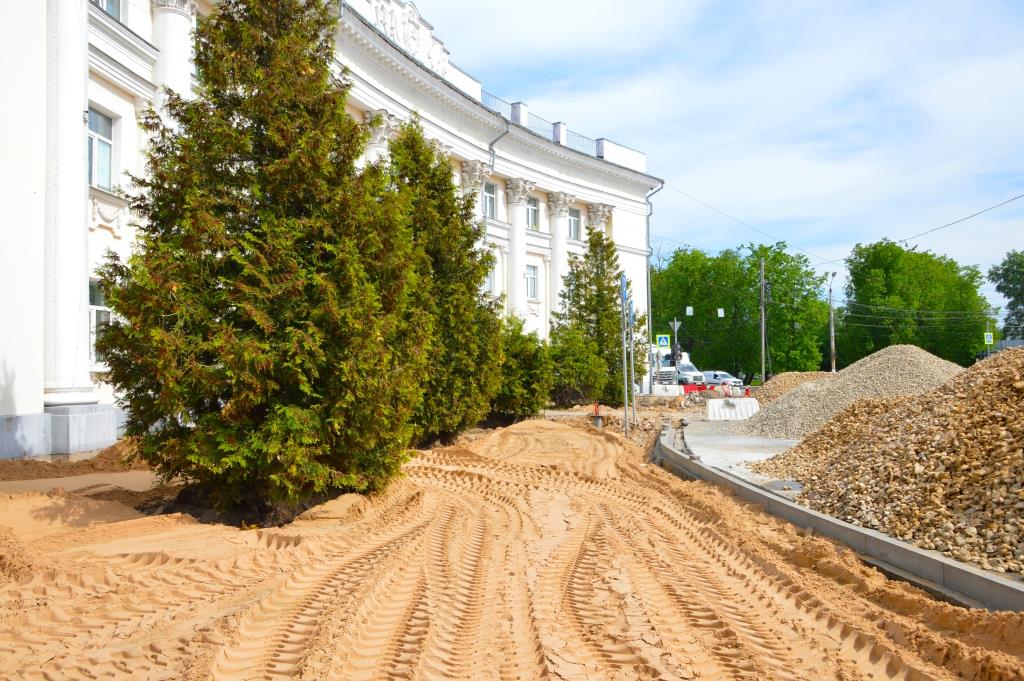 В Твери начался ремонт тротуаров на площади Гагарина 