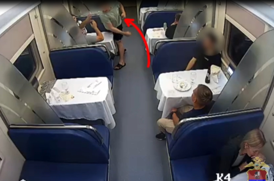 В Тверской области полиция сняла с поезда дебошира из Коми Видео: УТ МВД России по ЦФО