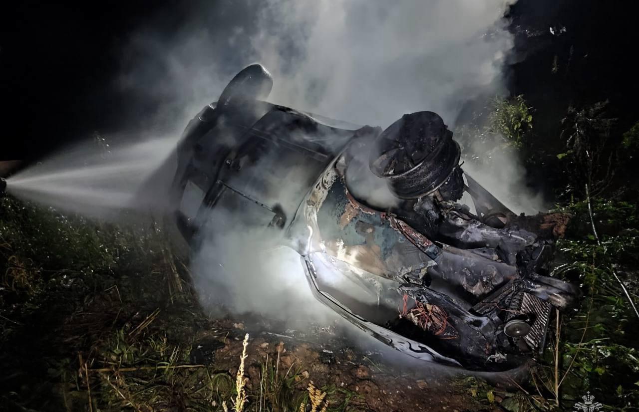 Автомобиль загорелся после ДТП на трассе М9 в Тверской области - новости Афанасий