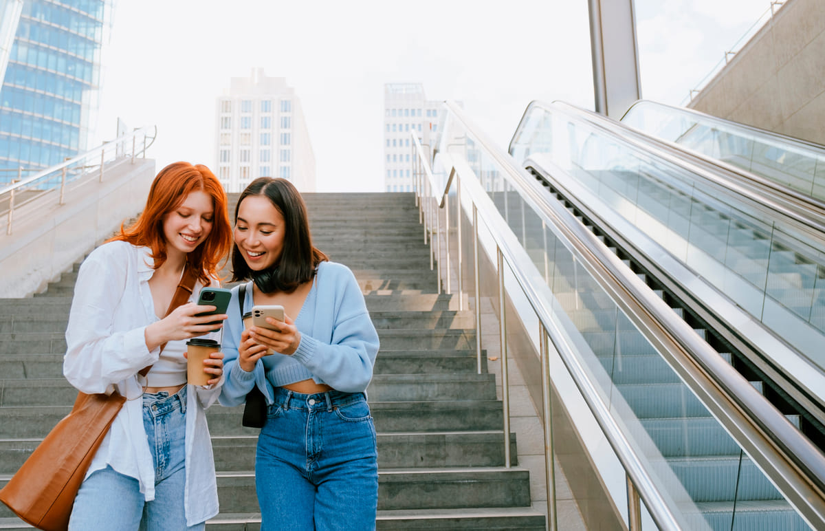 Т2 дарит полгода бесплатной связи новому абоненту и начисляет 2000 рублей тому, кто его пригласил Erid: 3apb1QrvkfA8QXzinob6FT8SzKKZEEPFtEmfRUJaStHYP
 
 Фото: Shutterstock/ автор Dean Drobot