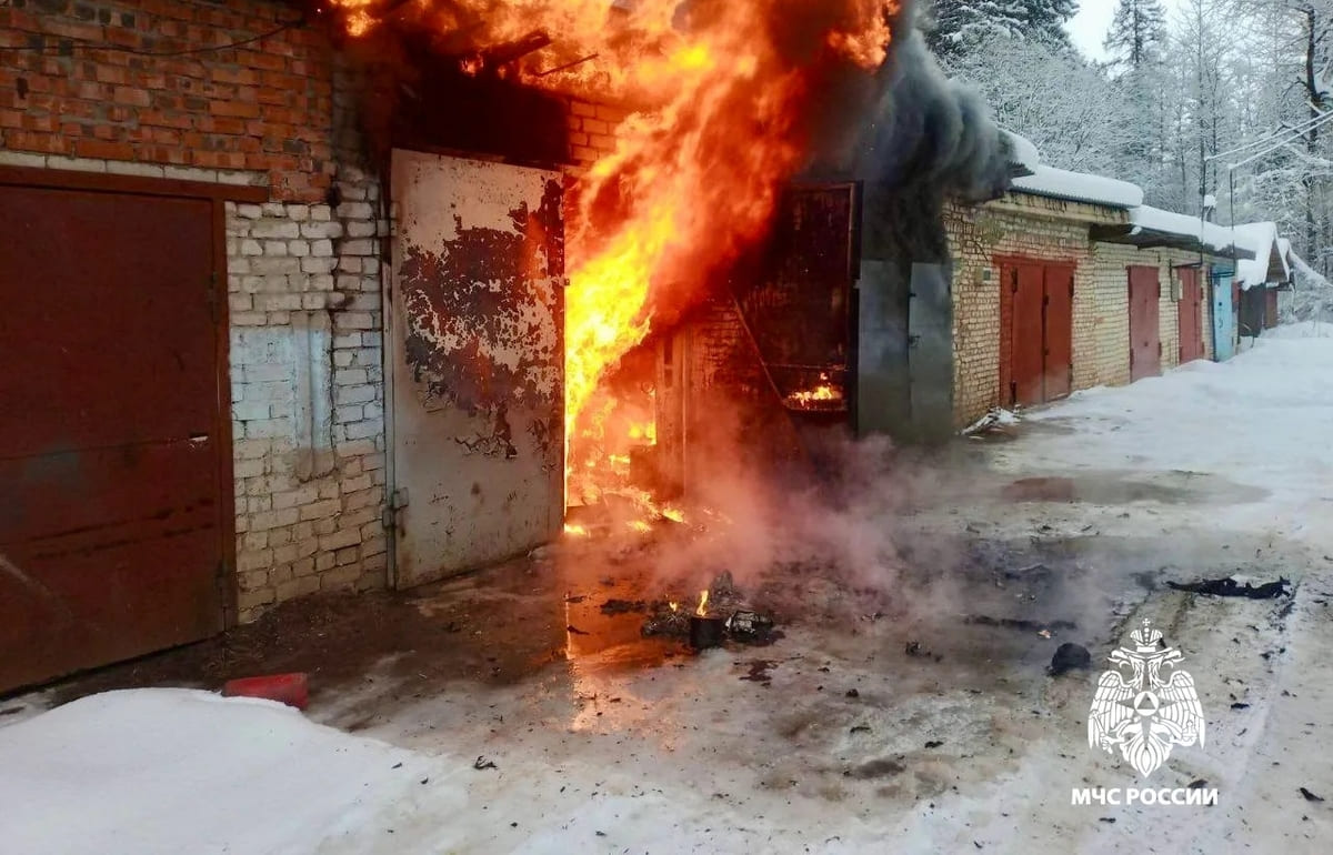 Автомобиль, мотоцикл и гараж сгорели в Вышнем Волочке - новости Афанасий