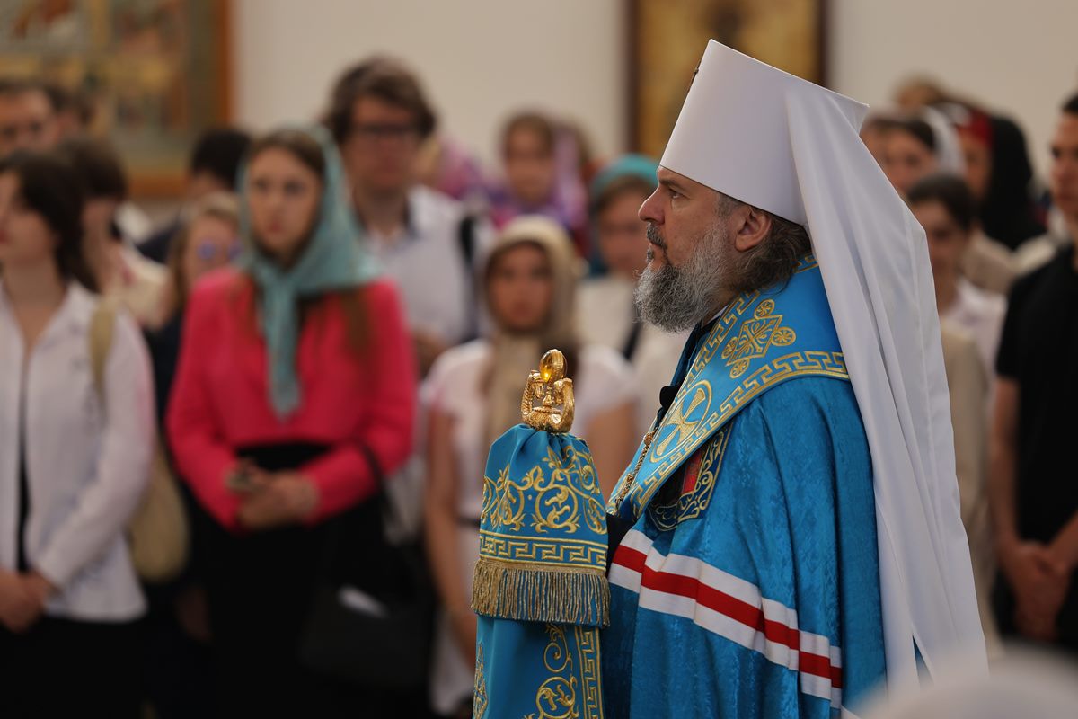 День знаний в Тверском медуниверситете начался с молебна Фото: Роман Торопов