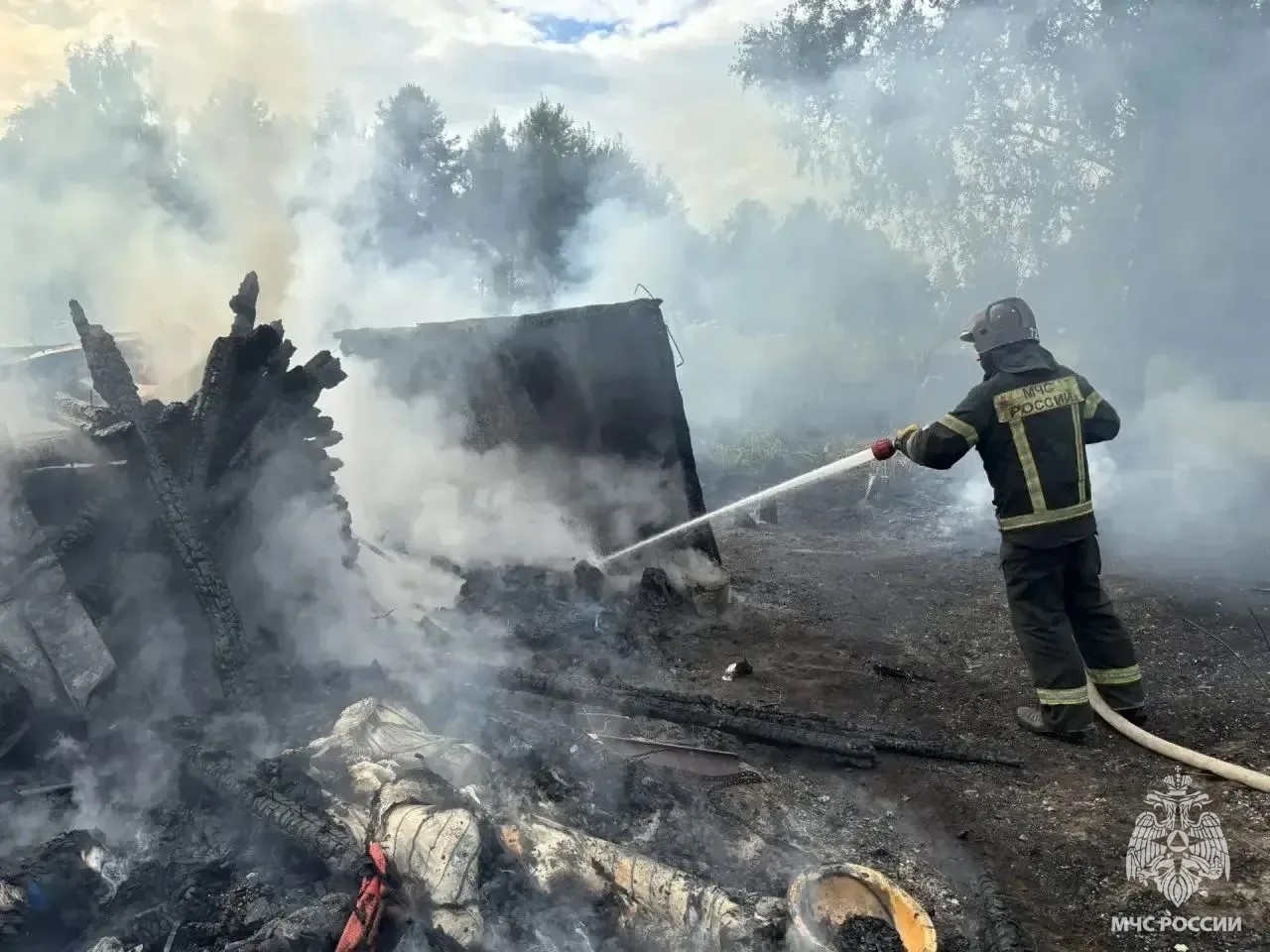 Под Тверью дотла сгорела дача Фото: ГУ МЧС по Тверской области