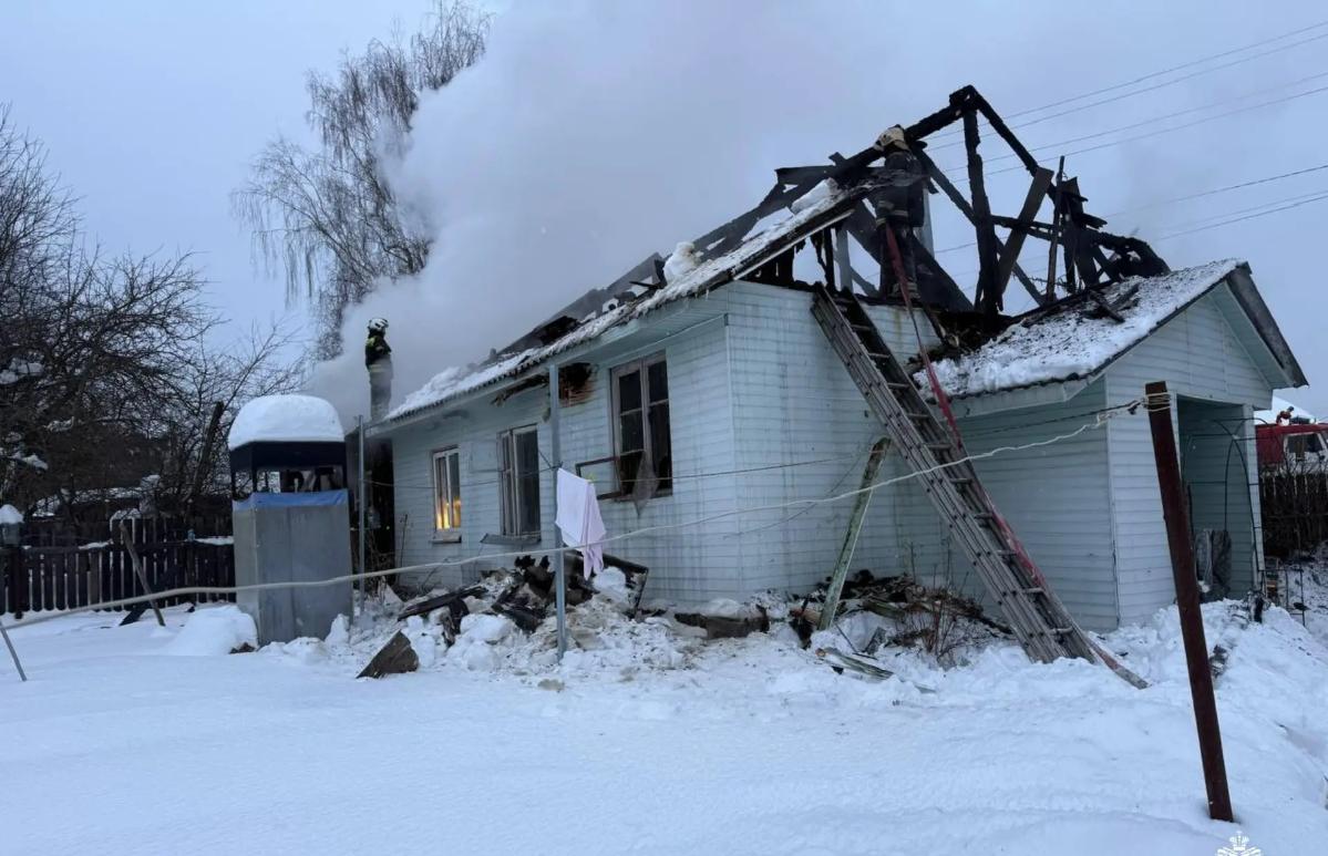 Под Тверью загорелся дом на две семьи - новости Афанасий
