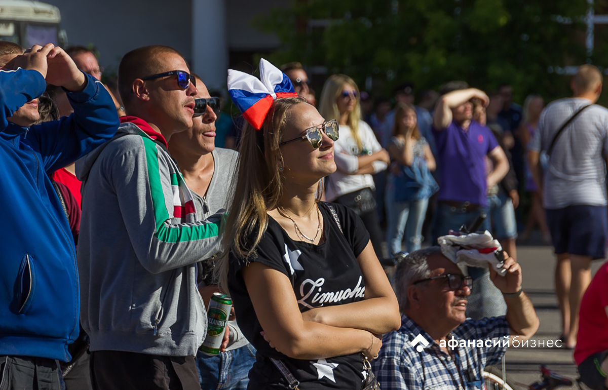 В День Государственного флага в Твери развернут 9-метровый флаг России Фото: Afanasy.biz