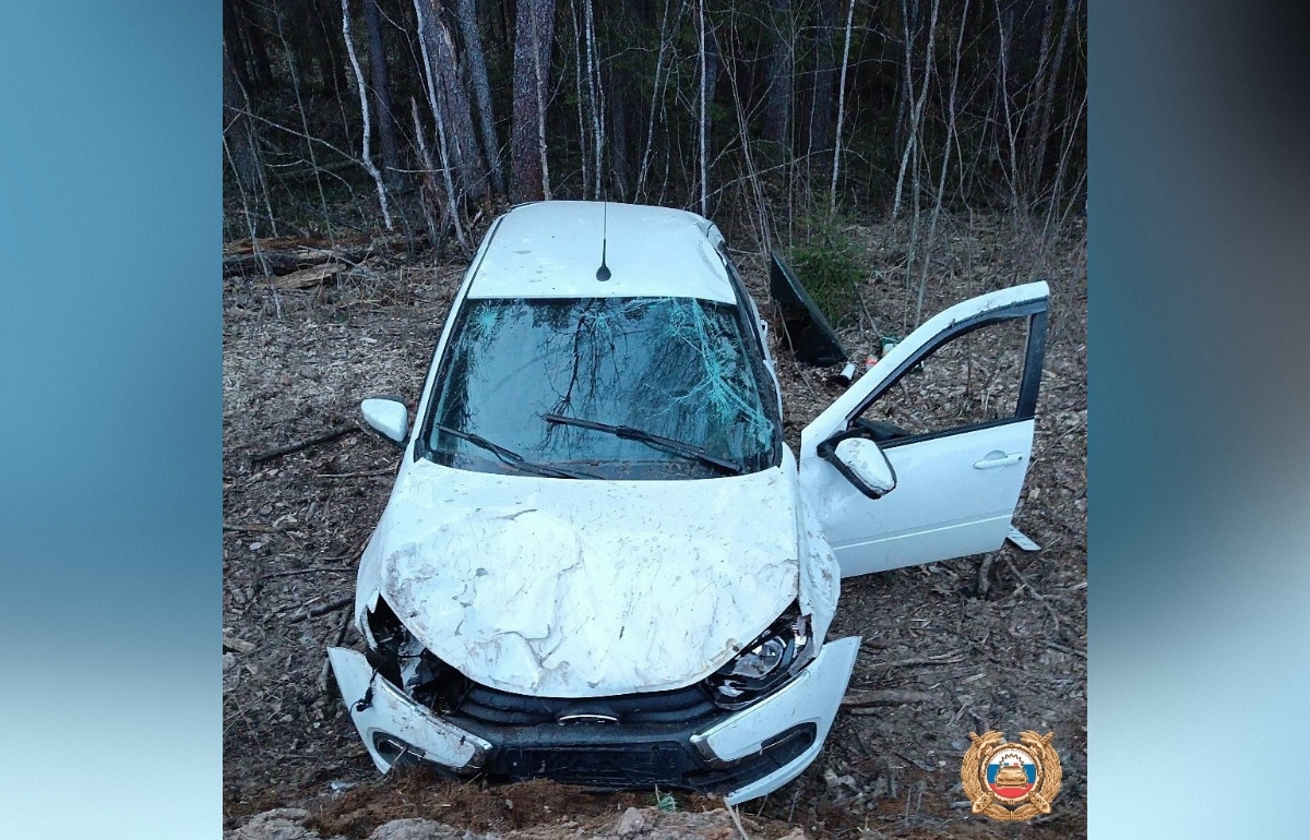 Две женщины пострадали в перевернувшейся машине на трассе в Тверской области Фото: ГАИ