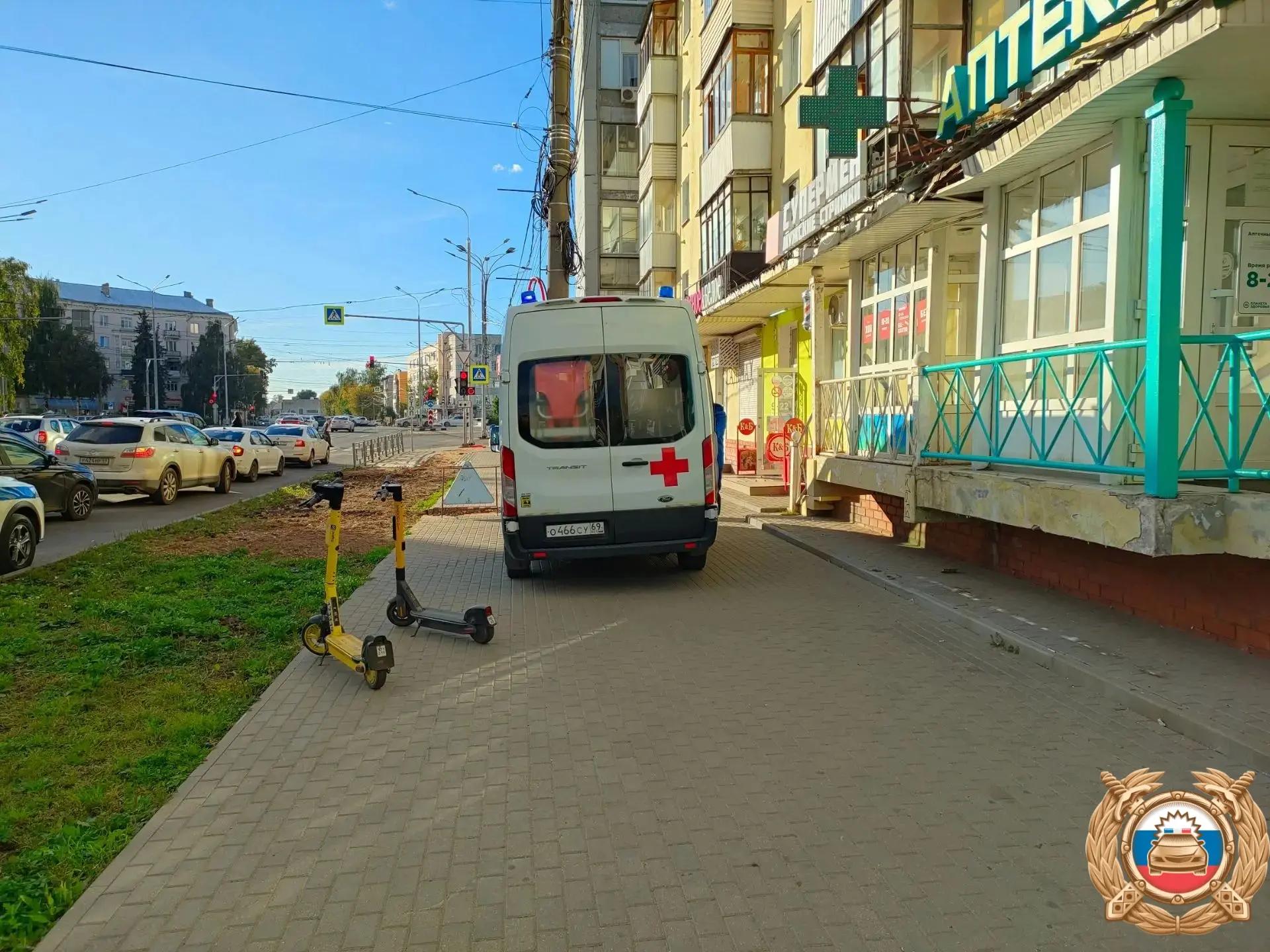 В Твери на проспекте Победы самокатчик сбил 73-летнюю женщину Фото: ГАИ