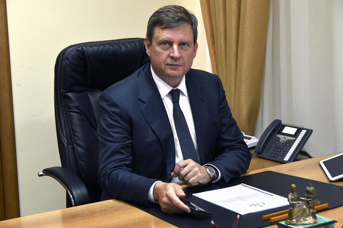 Поздравление сенатора Российской Федерации Андрея Епишина с Днем российского парламентаризма 