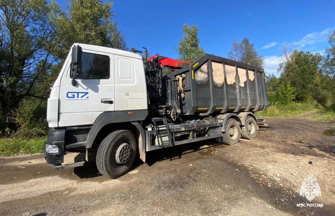 На трассе М10 под Тверью сгорел грузовик - новости Афанасий