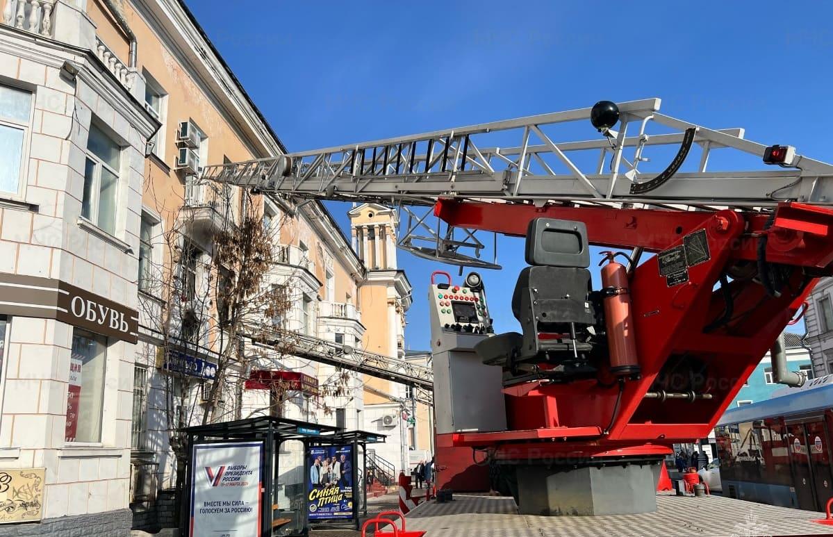 Из горевшего в центре Твери дома спасли четверых взрослых и ребенка Фото: ГУ МЧС России по Тверской области