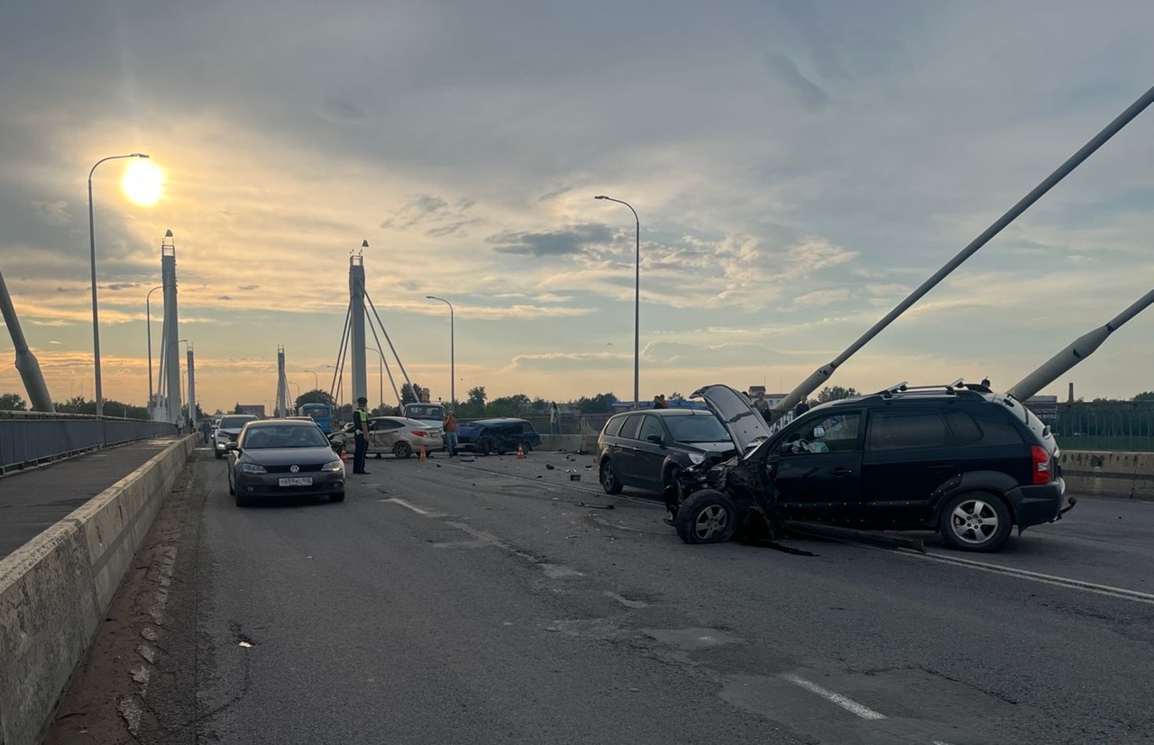 В сети опубликовано видео ДТП на мосту в Кимрах - новости Афанасий