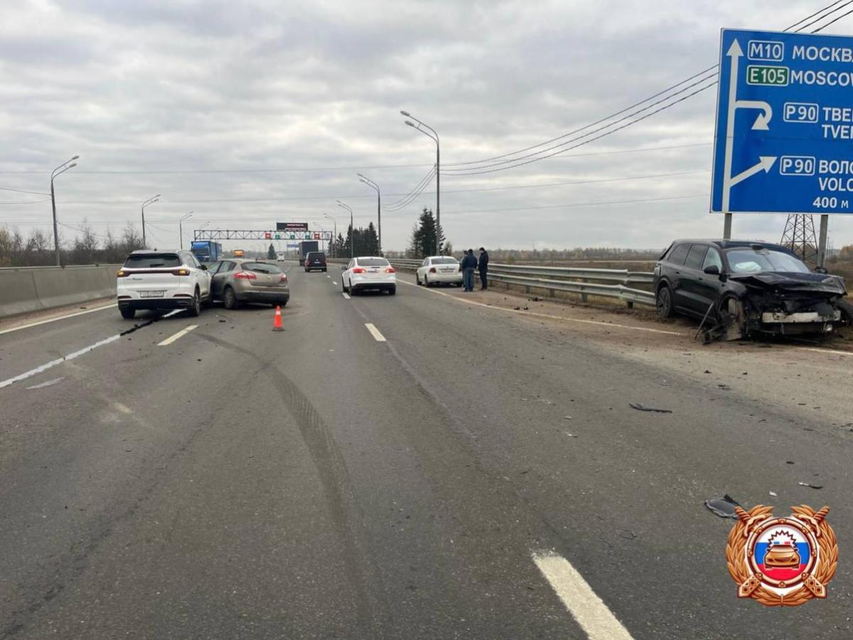 Появились подробности тройного ДТП на М10 под Тверью Фото: ГАИ