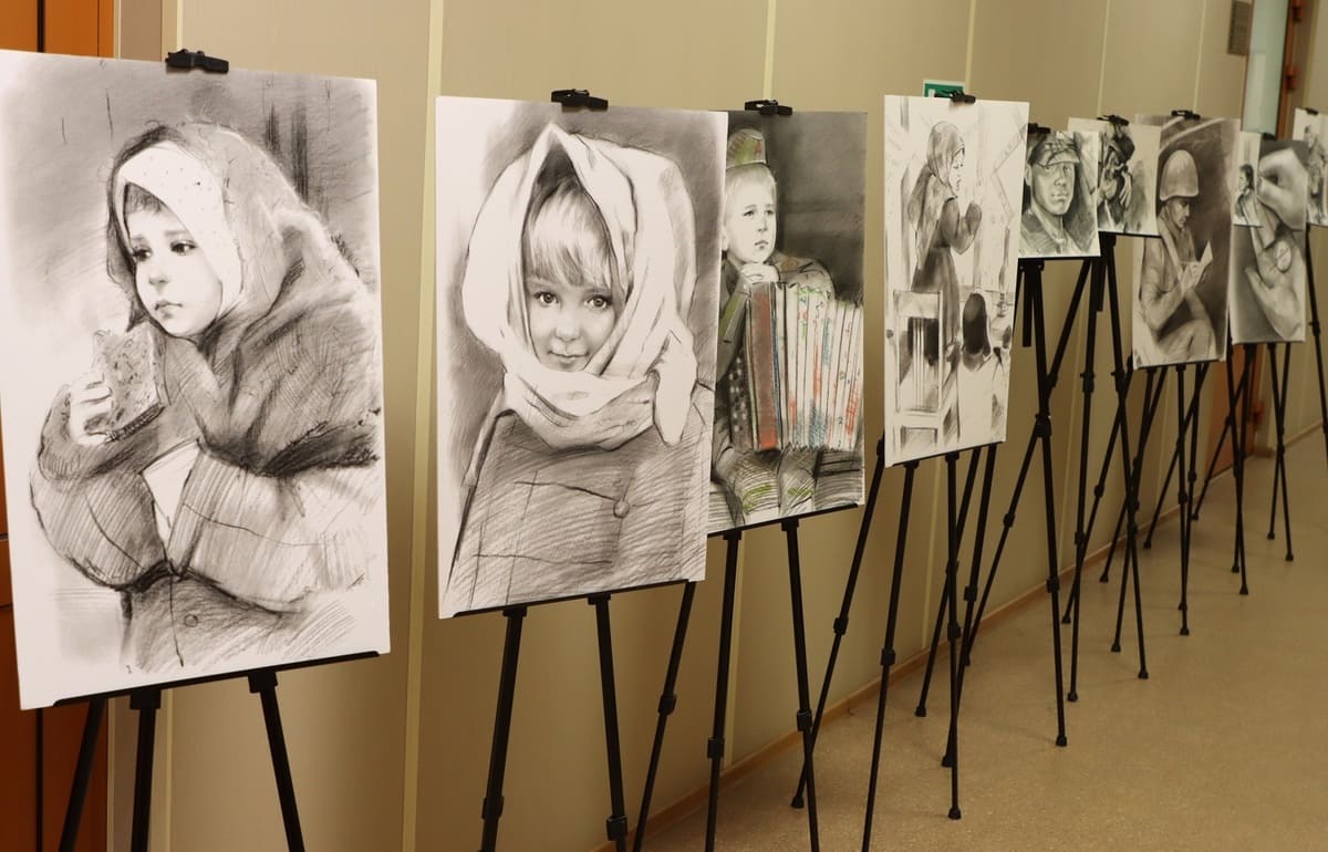 В УМВД России по Тверской области открылась выставка графики ко Дню Победы Фото: пресс-служба УМВД России по Тверской области В УМВД России по Тверской области открылась выставка графики ко Дню Победы Фото: пресс-служба УМВД России по Тверской области