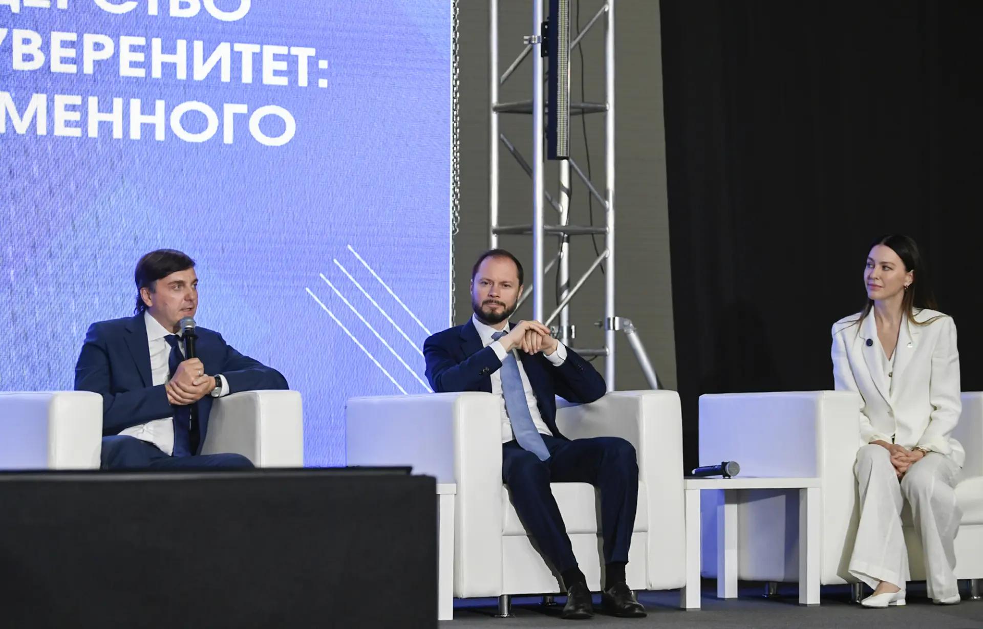 Виталий Королев сообщил об индексации выплаты учителям к 1 сентября Фото: https://max.ru/korolev