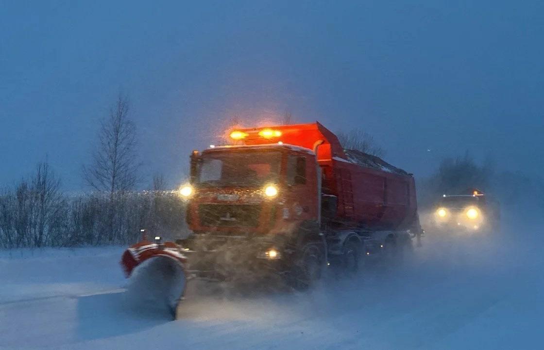 Опубликованы телефоны, куда звонить с жалобой на заснеженные тверские дороги Фото предоставлено правительством Тверской области