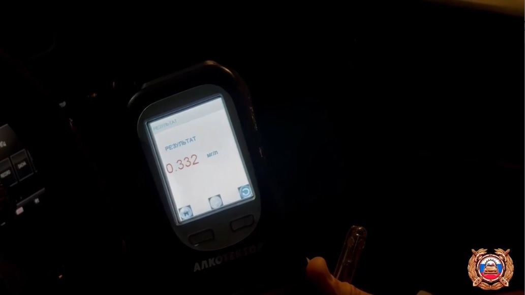 В Тверской области пьяный водитель пытался уехать от ГАИ с тремя детьми в машине Видео: ГАИ