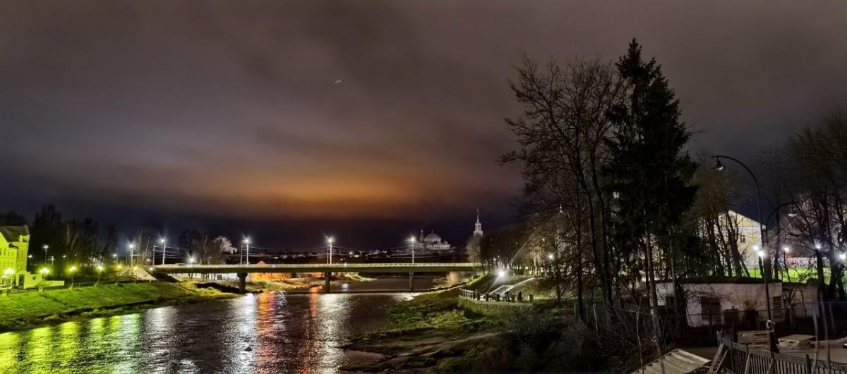 В Торжке сняли полярное сияние, вызванное сильной магнитной бурей Фото: Торжок. Новости и происшествия / T.me