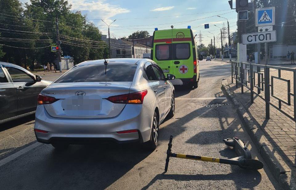 В Твери на проспекте Калинина женщина на самокате таранила легковушку - новости Афанасий