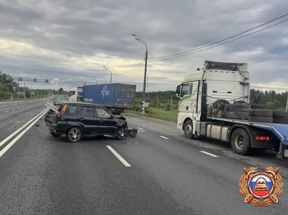 Два человека пострадали в результате столкновения трех машин на М10 в Тверской области Фото: Управление Госавтоинспекции по Тверской области