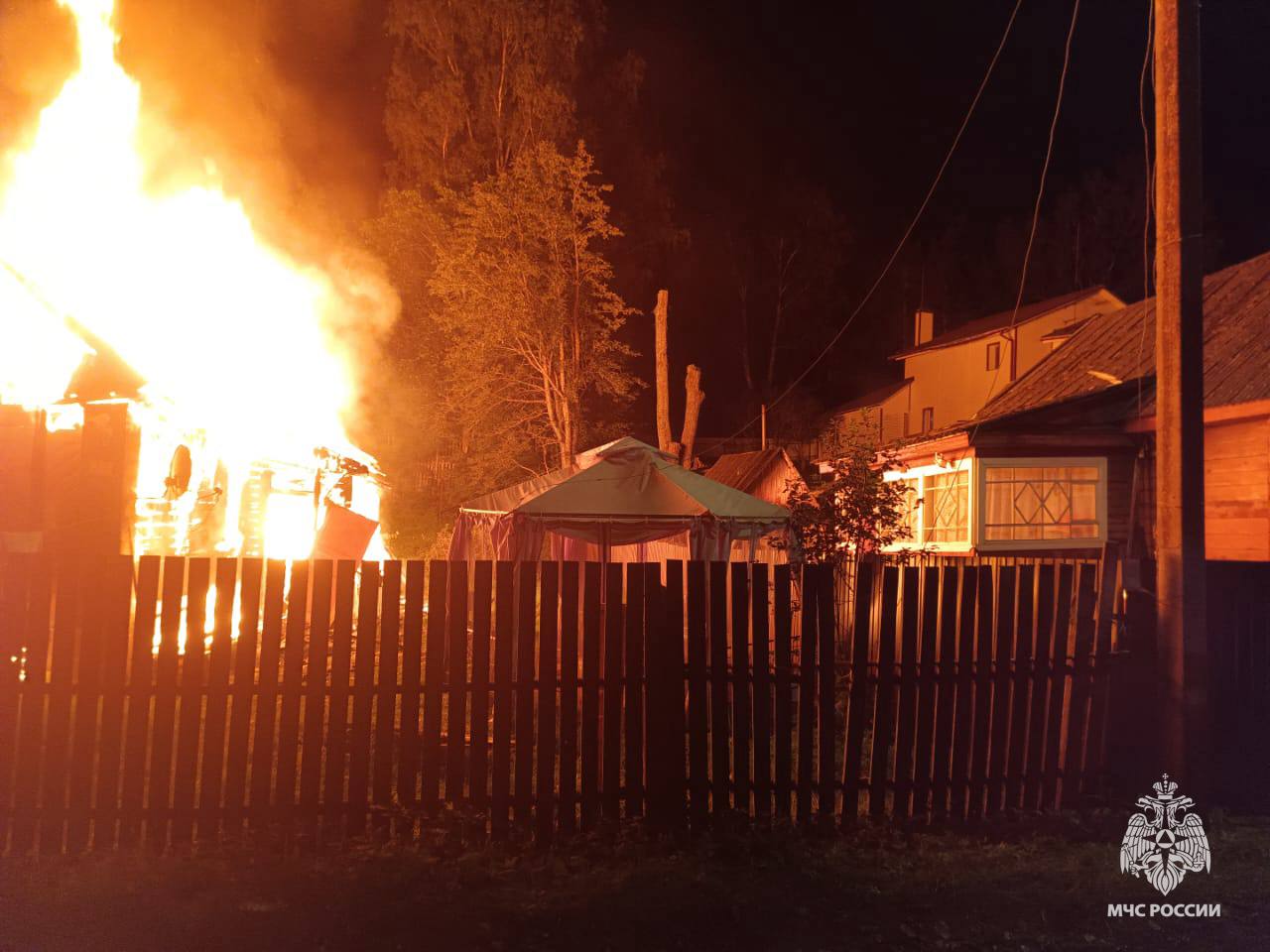 Под Бологое в Березайке пожарные потушили серьезный пожар  Фото: ГУ МЧС России по Тверской области