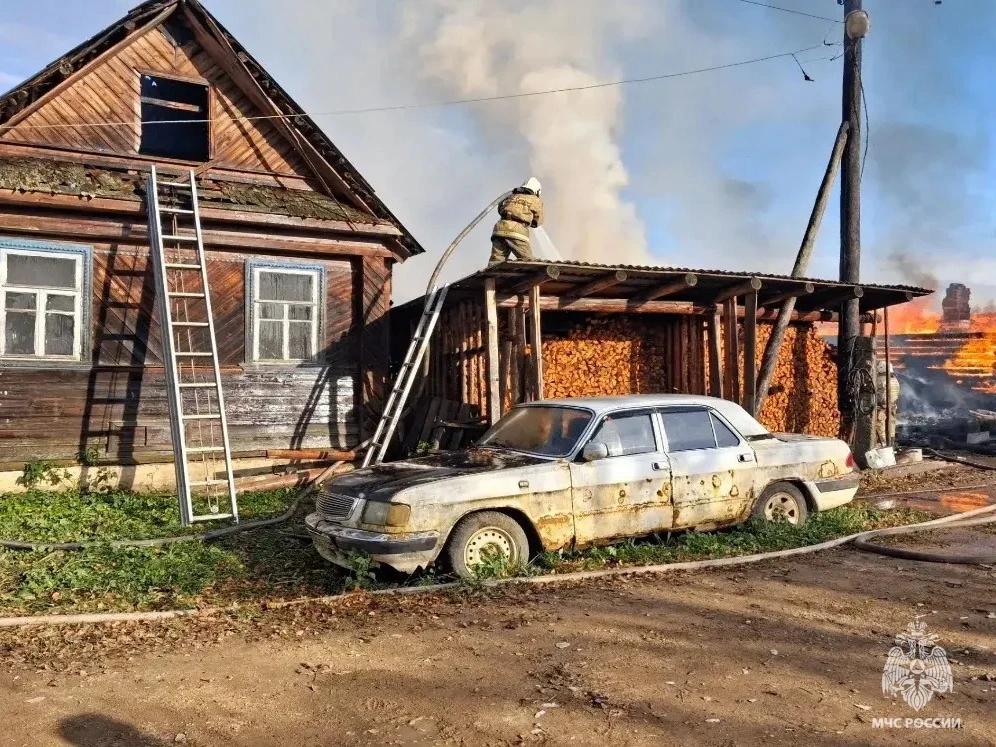 Под Селижарово в Тверской области МЧС спасли деревню от огня Фото: ГУ МЧС России по Тверской области