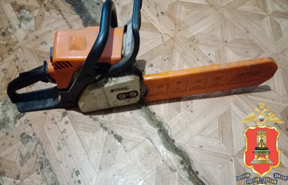 Ревнивец едва не устроил в Фирово резню бензопилой - новости Афанасий